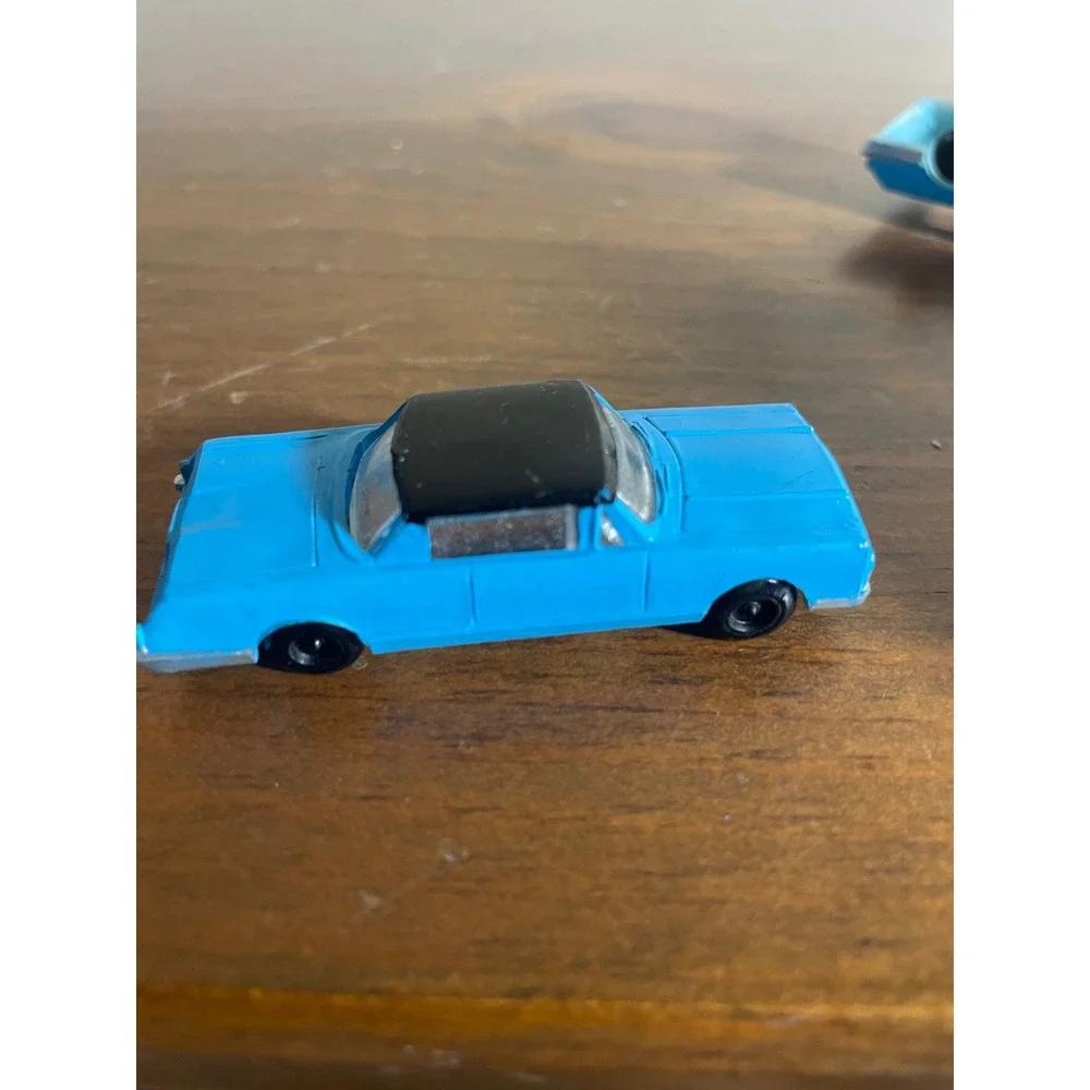 Unbranded vintage plastic